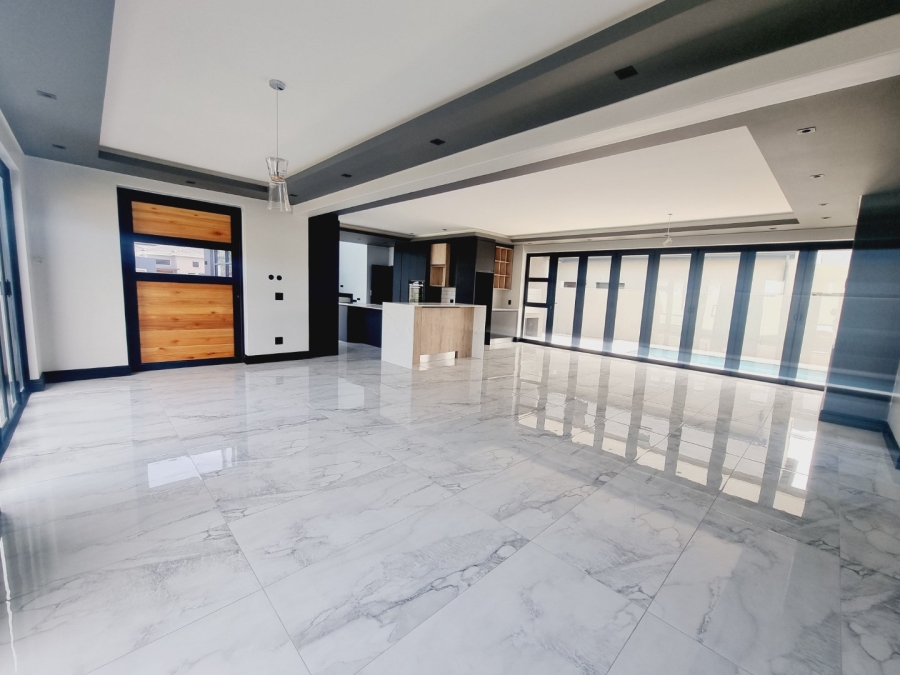 5 Bedroom Property for Sale in Parklands North Western Cape